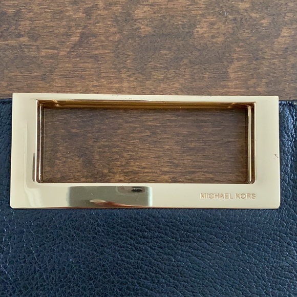 Michael Kors Clutch with chain handle - Picture 2 of 7